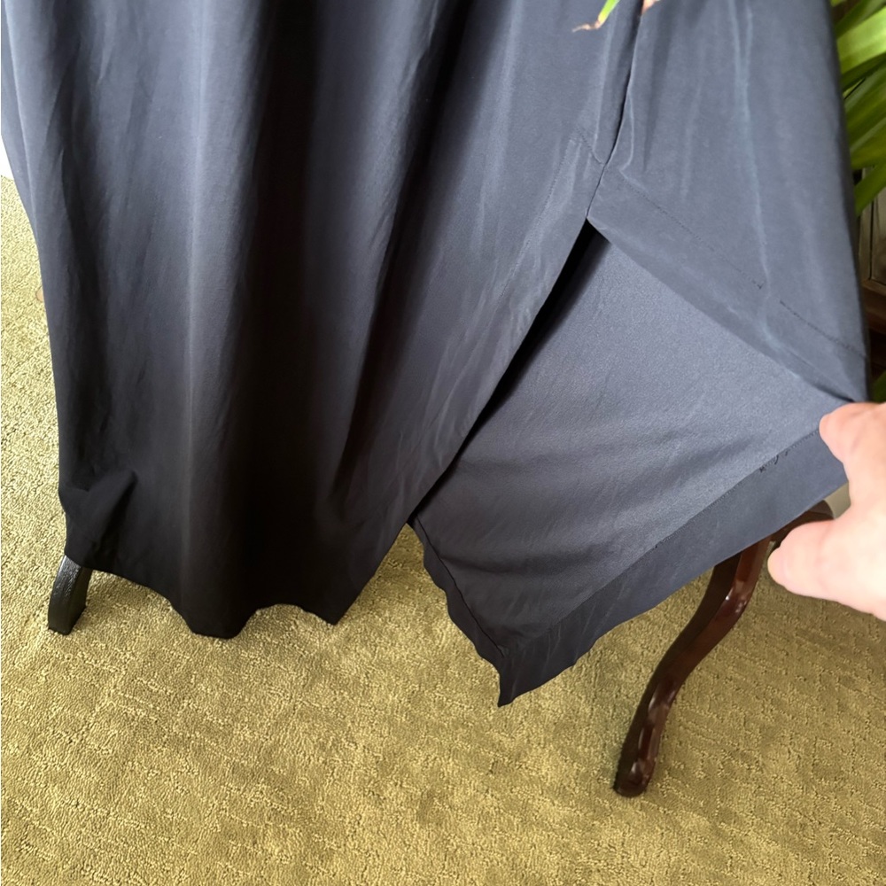 Elegant Black Sleeveless Dress - Picture 3 of 7